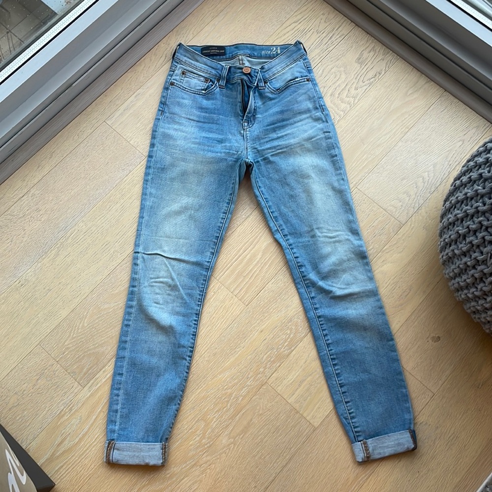 Lightly used!! J. Crew light wash cropped jeans in size 24!